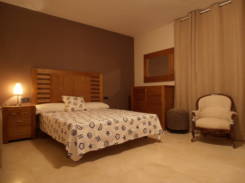 Habitación de matrimonio suite con butaca
